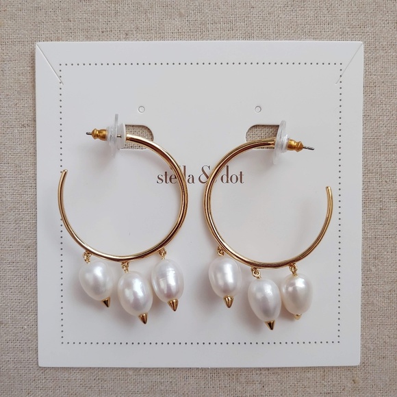 NWT Stella & Dot Natriella Pearl Hoops - Picture 1 of 3